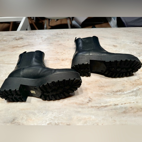 Dirty Laundry Margo Ankle Boots (6) - Picture 8 of 9